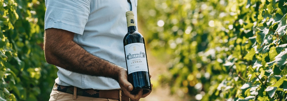 Bouteille dans les vignes du Château d'Eyran